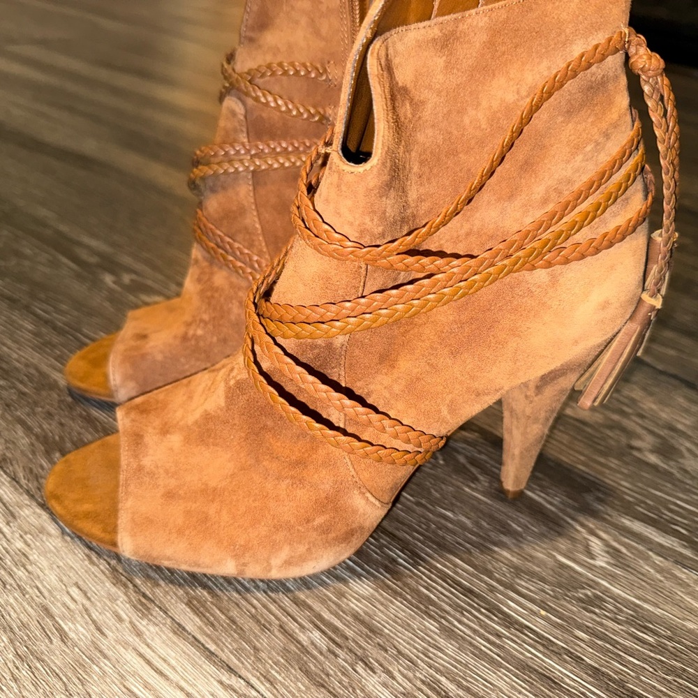 Vince Camuto Tan Suede Heels Women’s Size 8.5 Pointed Toe Dress Shoes